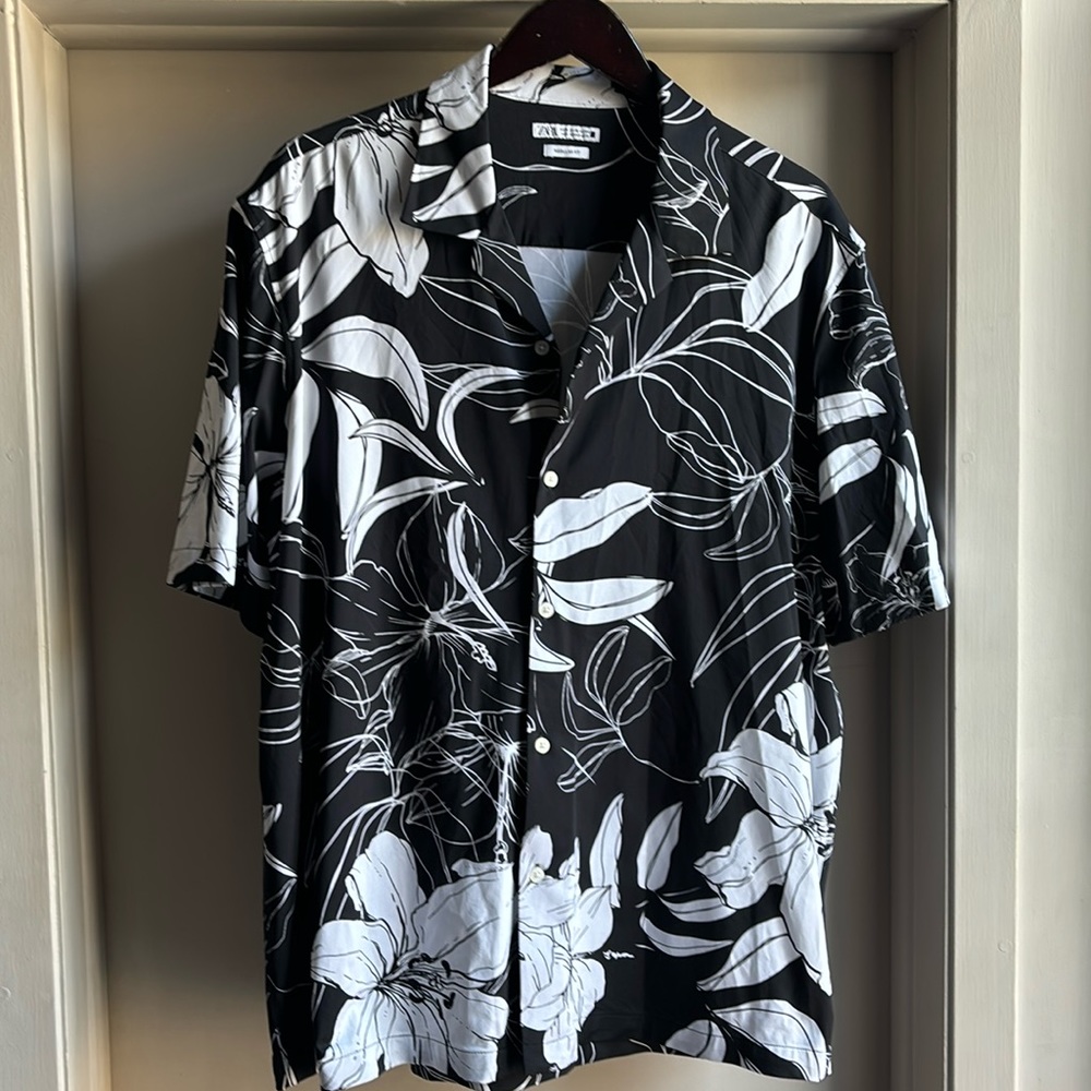 Zara Mens Short-Sleeve Stretch Button Down